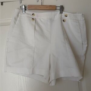 Women'sVince Camuto White Shorts size 12